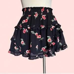 Urban Outfitters Black Floral Mini Skirt • Cute❣️